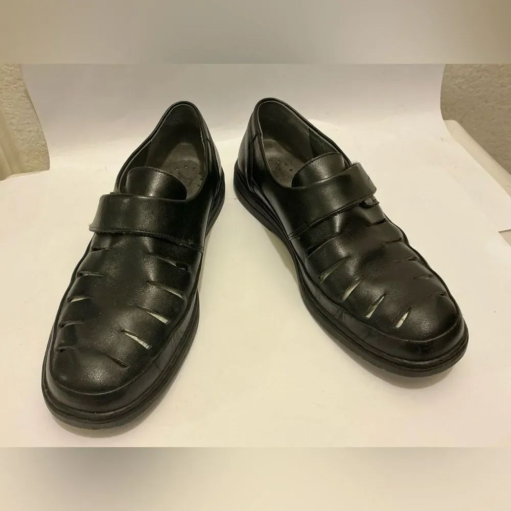 Mephisto Black Leather Sandals size 10